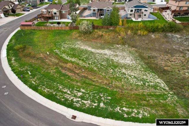 $127,900 | 870-876 North Shoshone Drive, Douglas, WY 82633