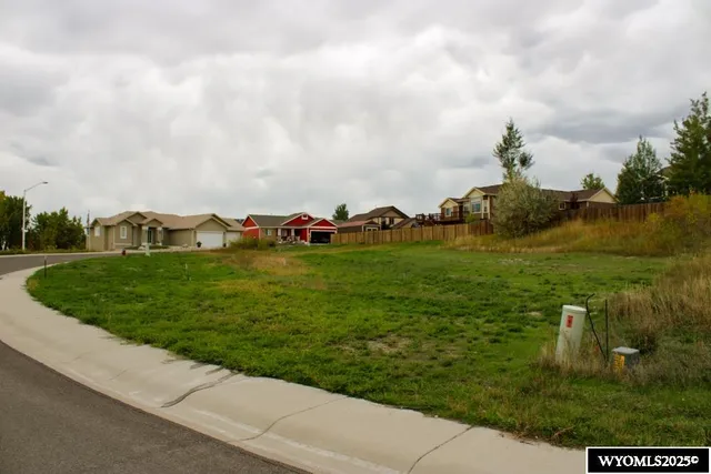 $127,900 | 870-876 North Shoshone Drive, Douglas, WY 82633