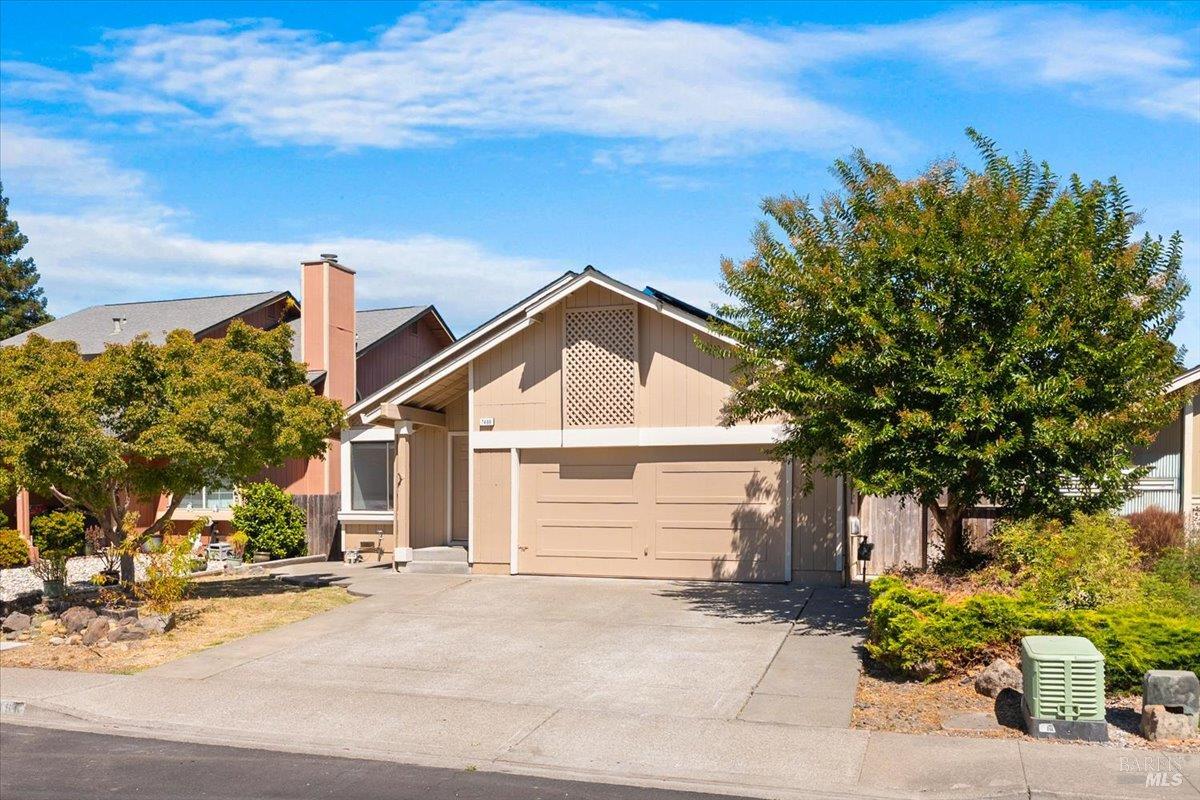 7486 Mercedes Way Rohnert Park, CA 94928 - Photo 3 of 33