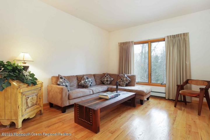 41 Muhlenbrink Road Colts Neck, NJ 07722 - Photo 6 of 72 Living room