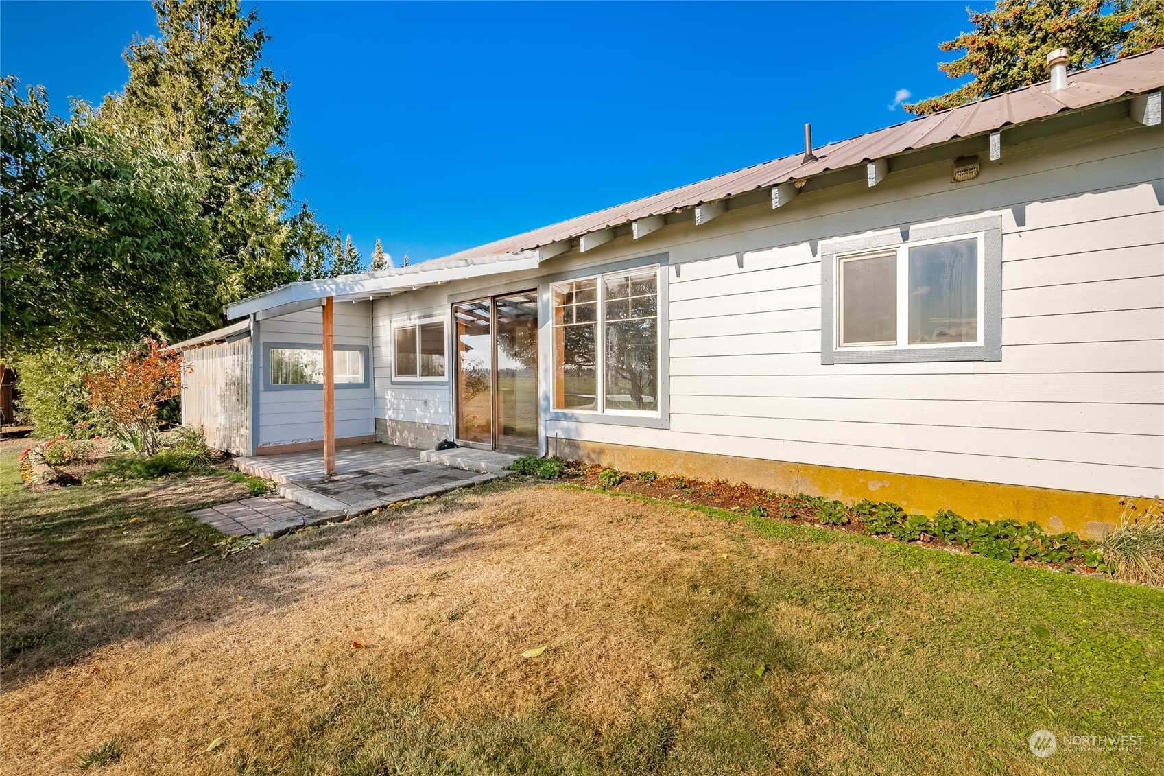 1243 Abbot Road Lynden, WA 98264 - Photo 22 of 40 a view of a house with backyard and trees