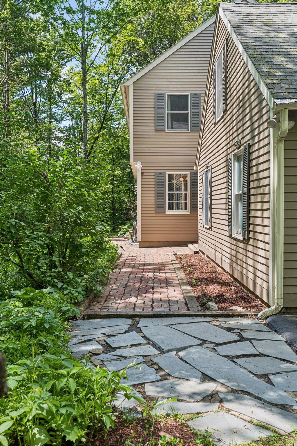 408 Morgan Road Hartford, VT 05059 - Photo 9 of 50