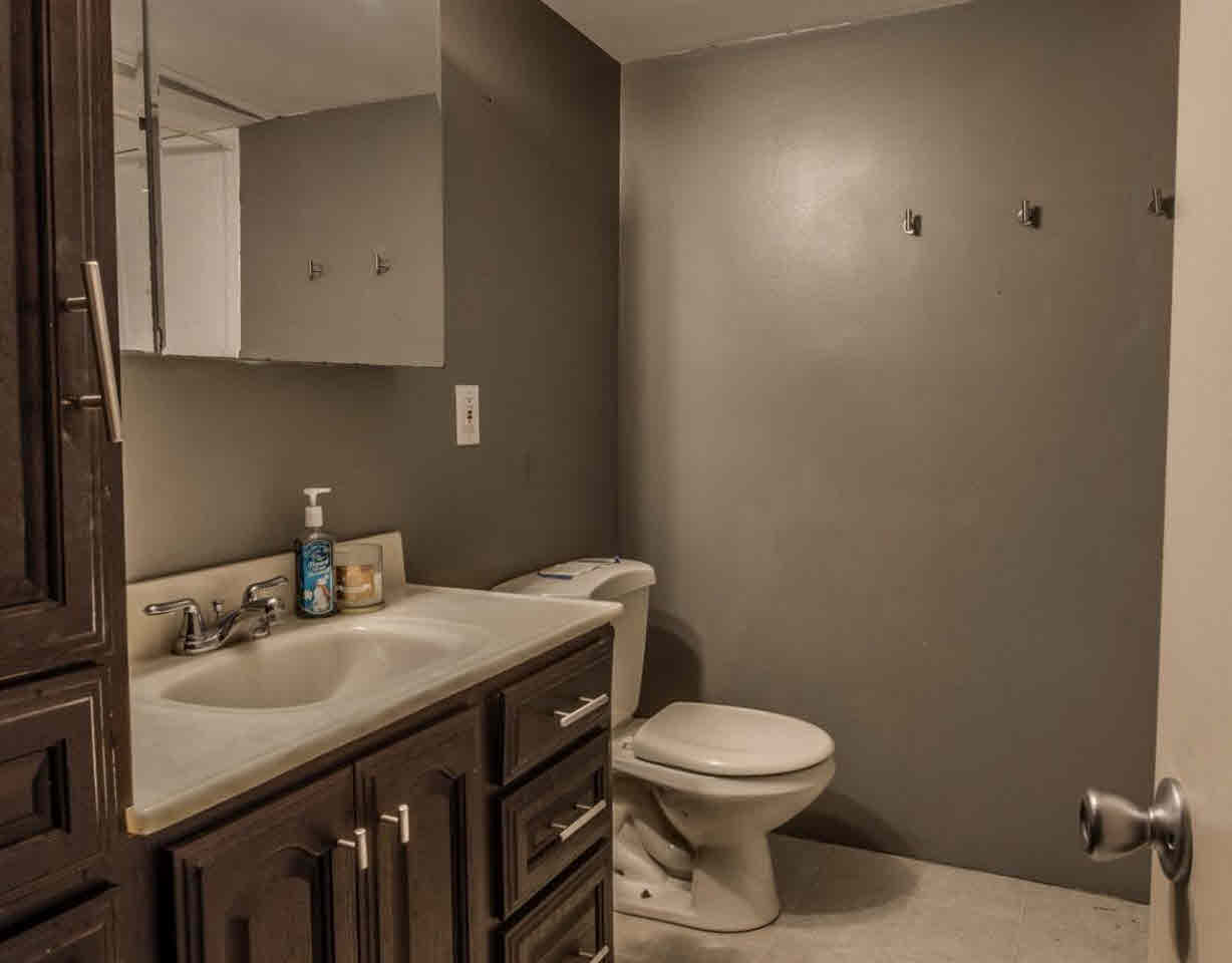 4331 Springfield Street Burton, MI 48509 - Photo 9 of 14 21315607-8.JPG