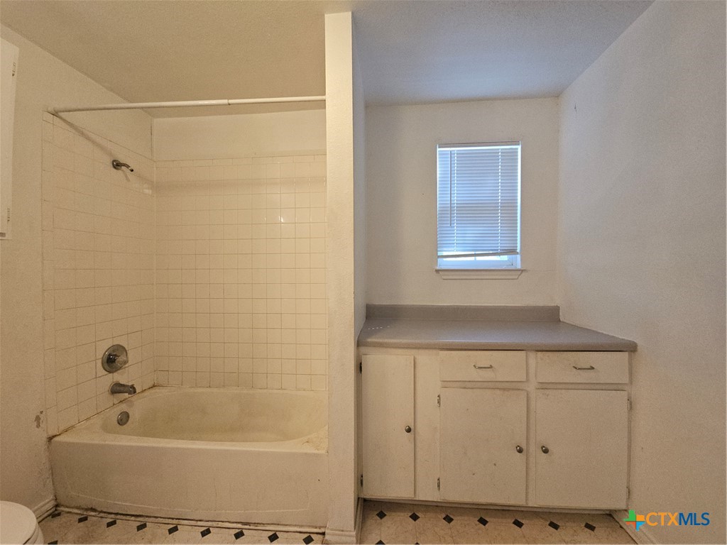 1001 South 29th Street Temple, TX 76504 - Photo 11 of 14 a bathroom with a bathtub