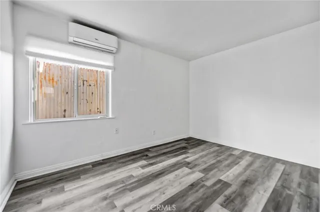 a view of empty room with window