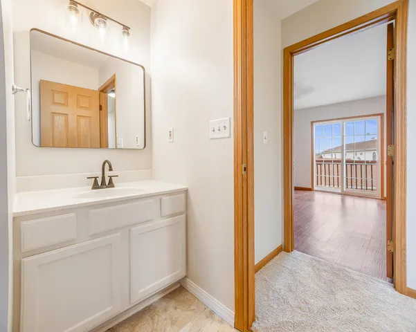 a en suite bathroom with a sink and a mirror