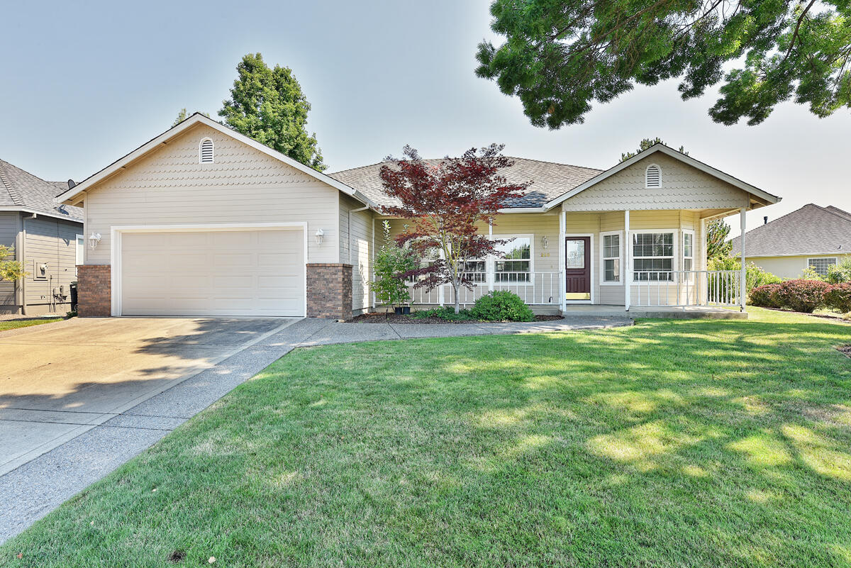 225 Keystone Way Eagle Point, OR 97524 - Photo 3 of 25 3