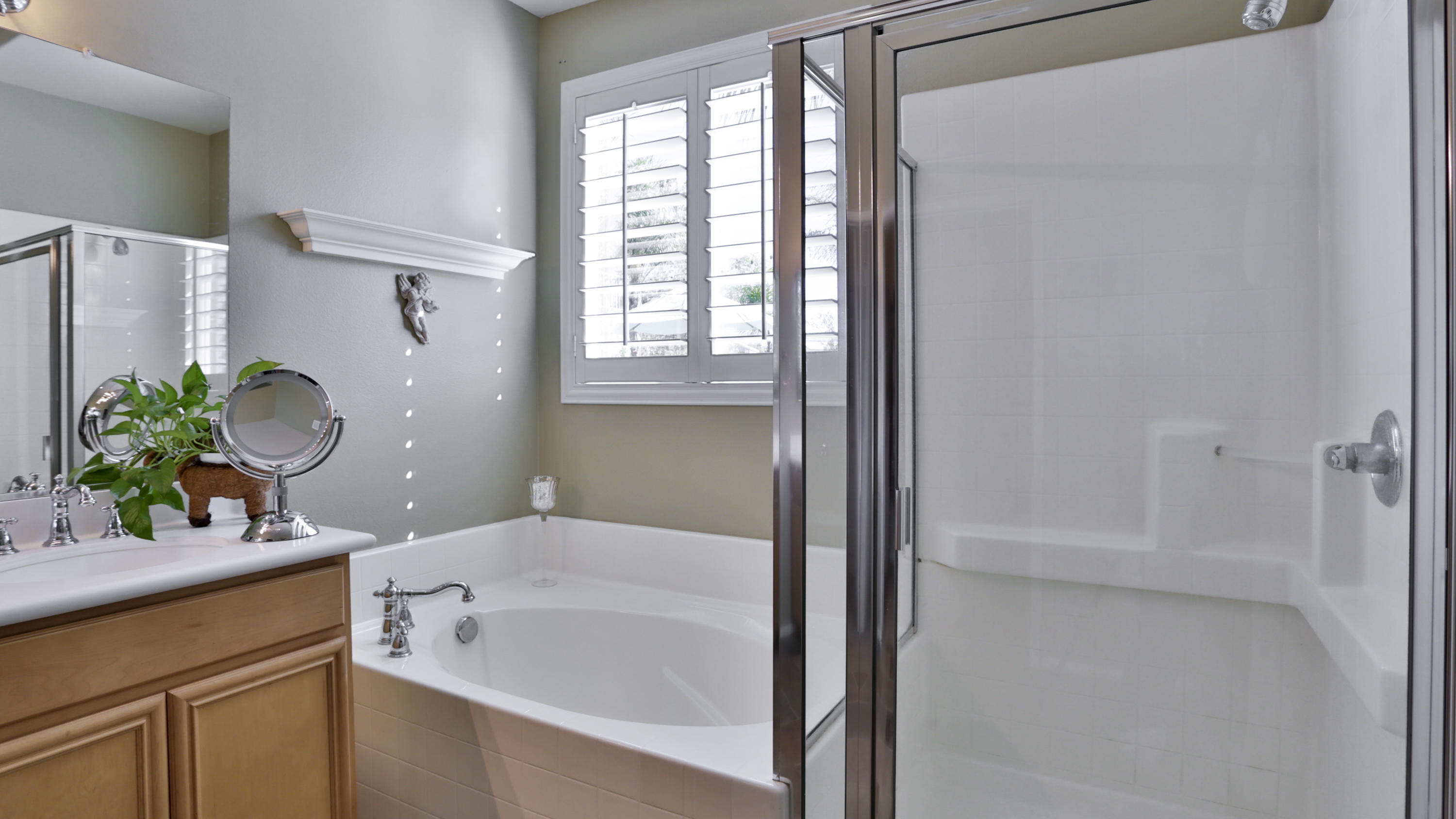 1598 Thunderbird Road Beaumont, CA 92223 - Photo 22 of 52 a bathroom with a sink a toilet a mirror and shower