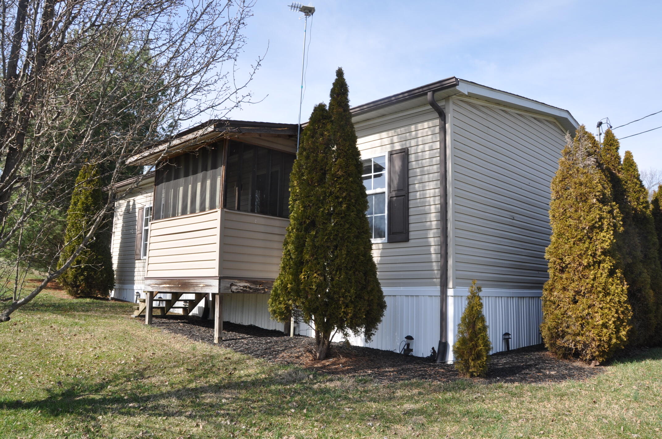 154 Dadburn Road Jonesborough, TN 37659 - Photo 2 of 19 DSC_0305