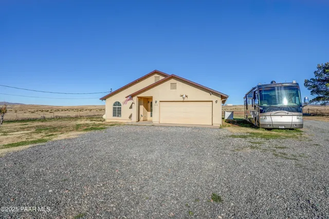 a view of a house with a yard and garage