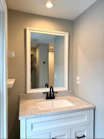 $4,200 | 45 Garfield Street, Bay Shore, NY 11706