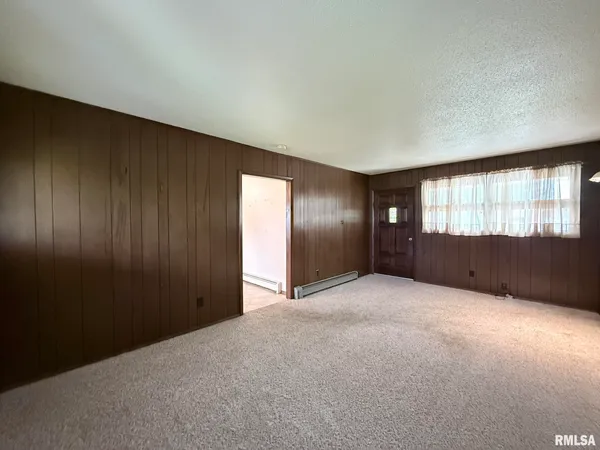 $230,000 | 1195 Eiker Road, Knoxville, IL 61448