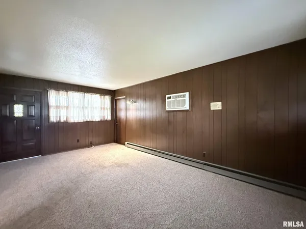$230,000 | 1195 Eiker Road, Knoxville, IL 61448