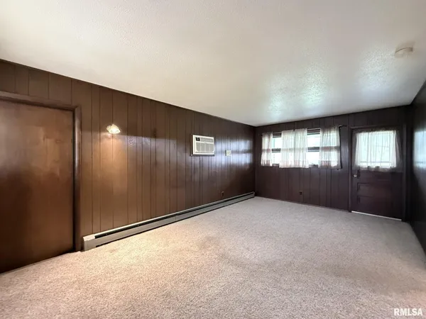 $230,000 | 1195 Eiker Road, Knoxville, IL 61448