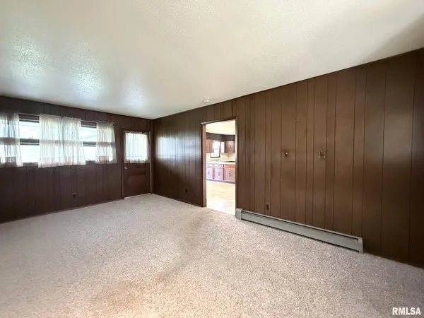 $230,000 | 1195 Eiker Road, Knoxville, IL 61448