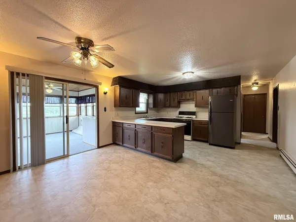 $230,000 | 1195 Eiker Road, Knoxville, IL 61448