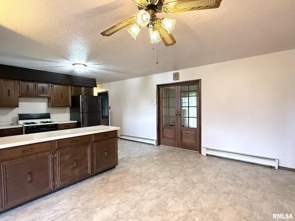 $230,000 | 1195 Eiker Road, Knoxville, IL 61448