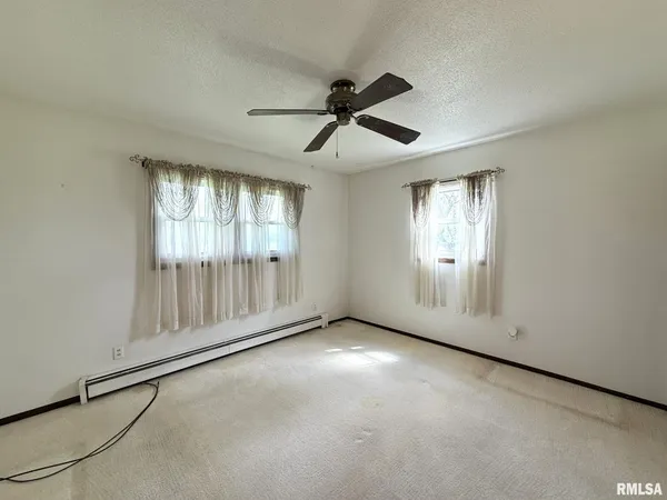 $230,000 | 1195 Eiker Road, Knoxville, IL 61448