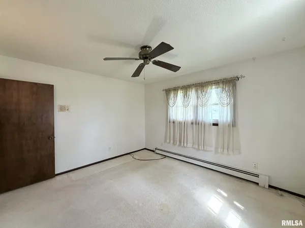 $230,000 | 1195 Eiker Road, Knoxville, IL 61448