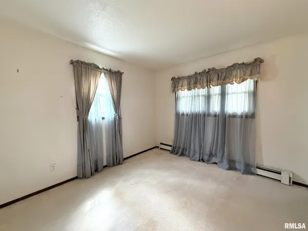 $230,000 | 1195 Eiker Road, Knoxville, IL 61448