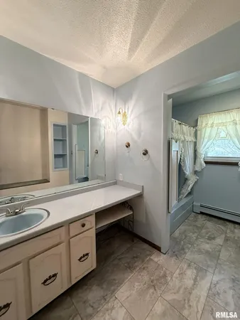 $230,000 | 1195 Eiker Road, Knoxville, IL 61448