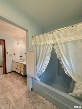 $230,000 | 1195 Eiker Road, Knoxville, IL 61448