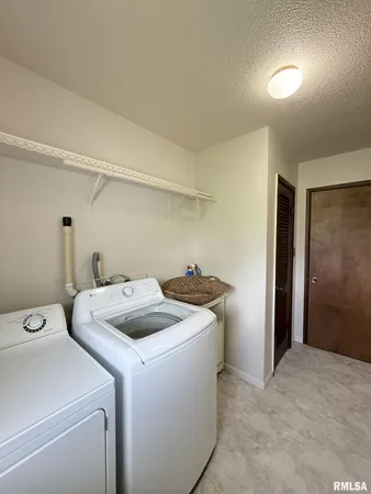 $230,000 | 1195 Eiker Road, Knoxville, IL 61448