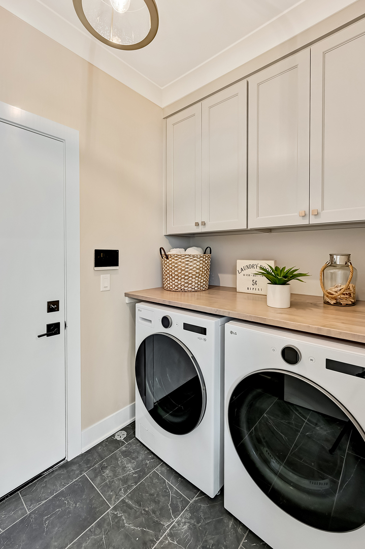 143 Harding Avenue Glen Ellyn, IL 60137 - Photo 16 of 40 a utility room with sink dryer and washer