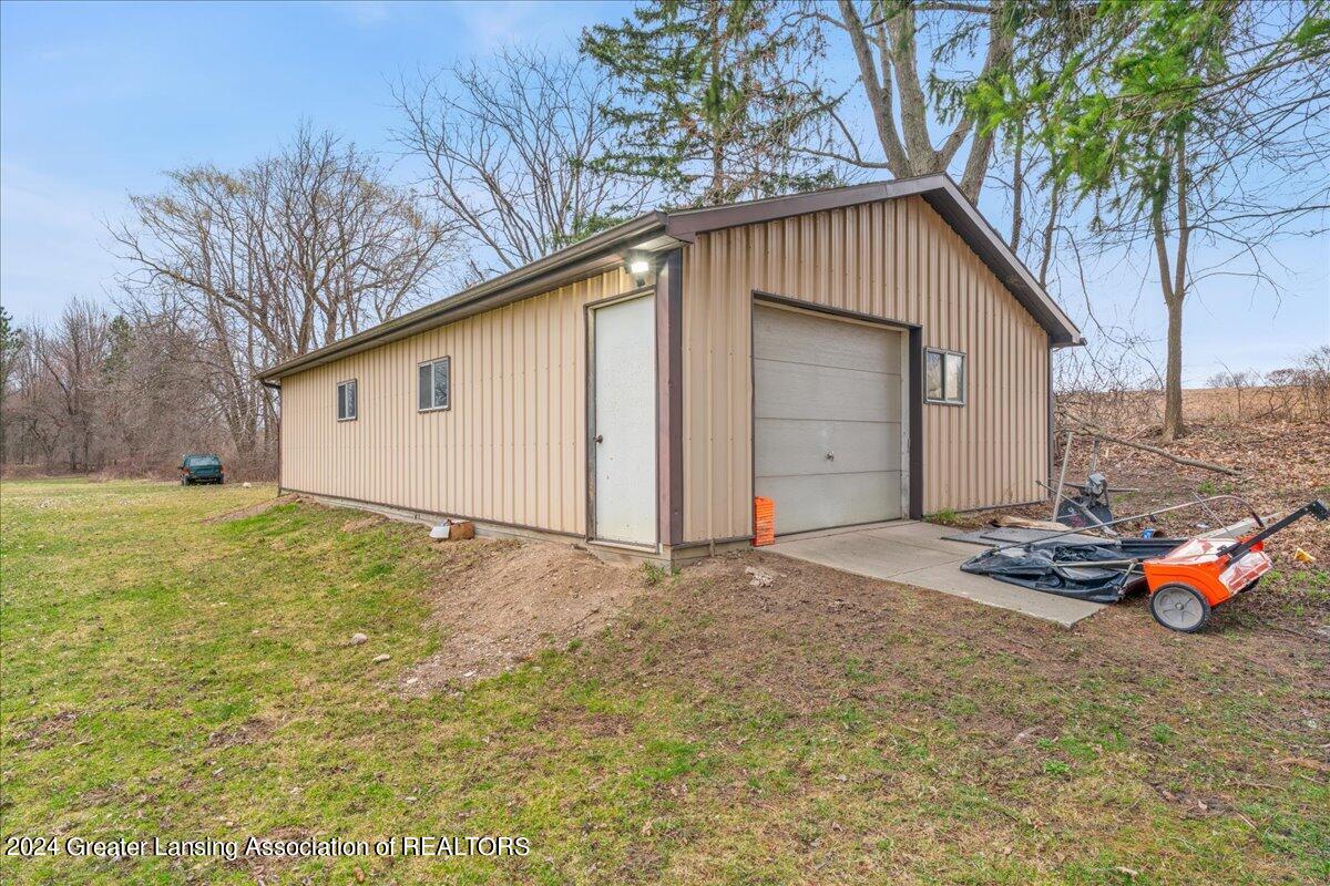 4740 West Clark Road Lansing, MI 48906 - Photo 10 of 37 10-Media Jett-10