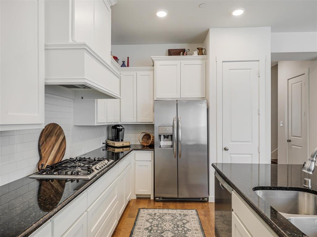 3965 Cotton Gin Road Frisco, TX 75034 - Photo 10 of 27 Stainless appliances, granite countertops