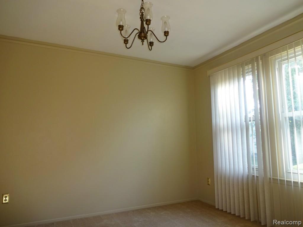 1631 Ridgecrest Rochester, MI 48306 - Photo 8 of 42 DSC00746.jpg