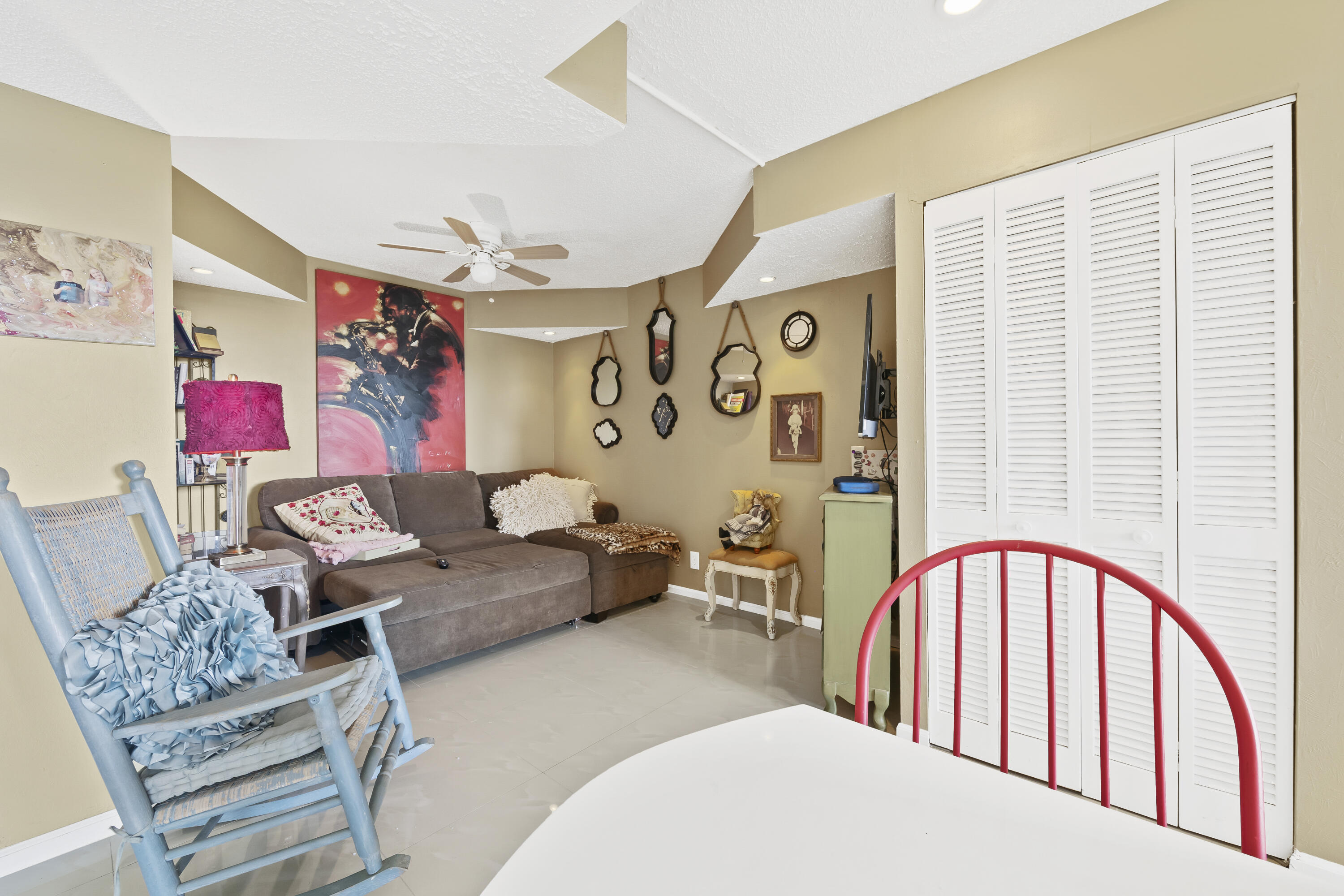 800 Jeffery Street, Unit 204 Boca Raton, FL 33487 - Photo 20 of 36 a living room with furniture and a window