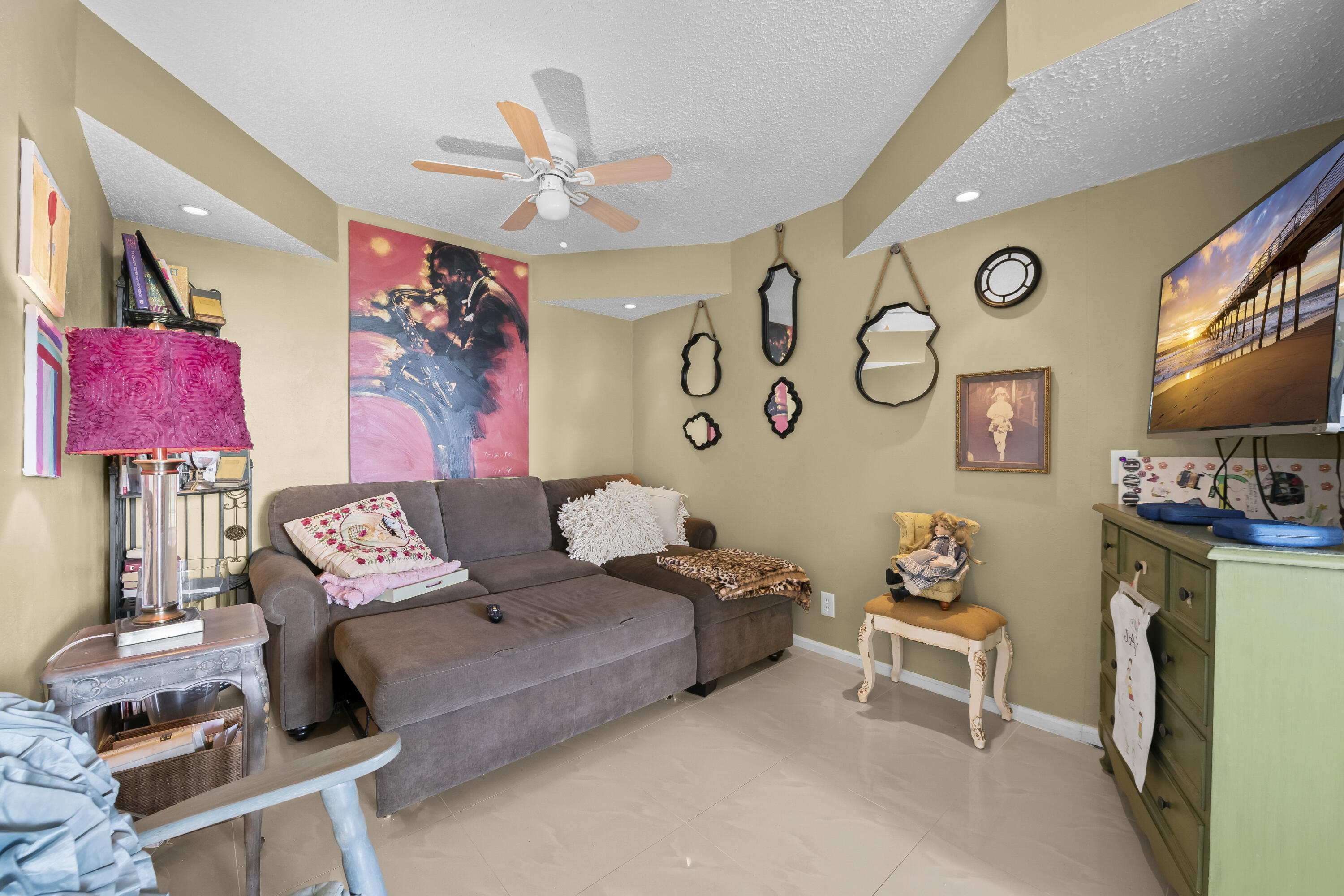 800 Jeffery Street, Unit 204 Boca Raton, FL 33487 - Photo 21 of 36 a living room with furniture and a flat screen tv