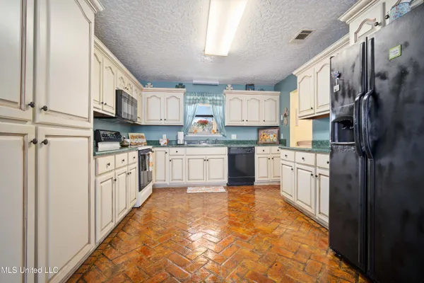 $289,900 | 7605 Methodist Church Road, Moss Point, MS 39562