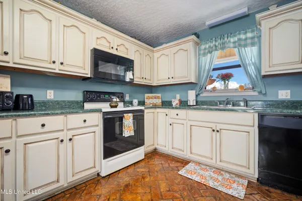 $289,900 | 7605 Methodist Church Road, Moss Point, MS 39562