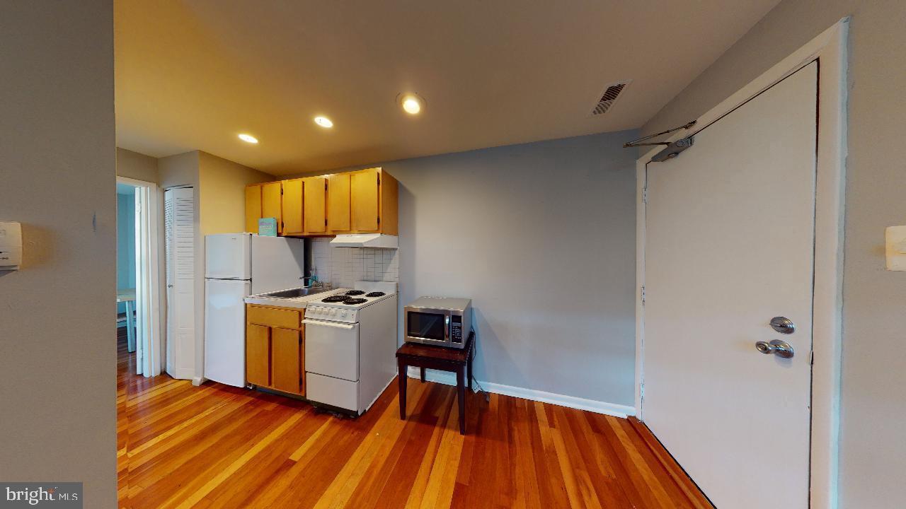 1018 Pine Street, Unit 2F Philadelphia, PA 19107 - Photo 2 of 7