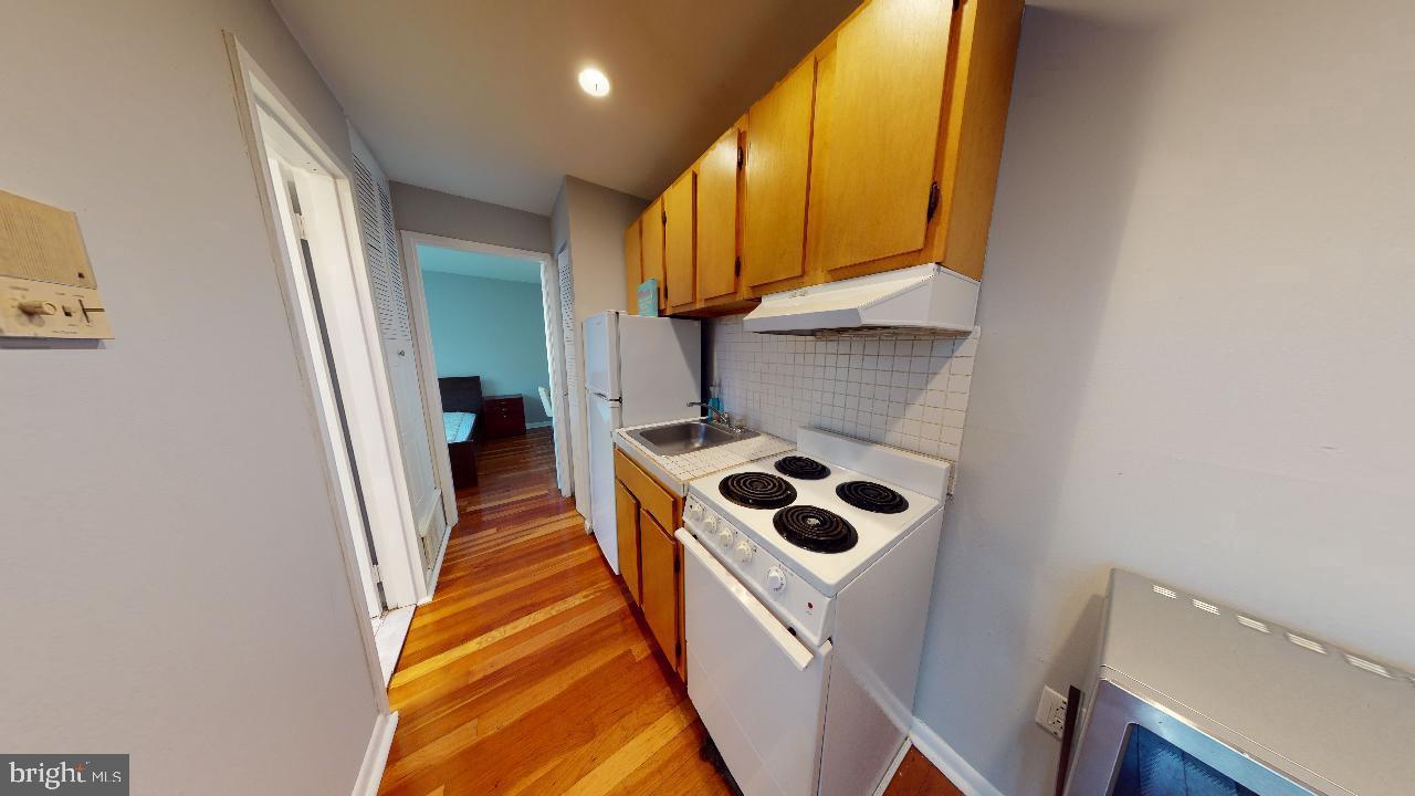 1018 Pine Street, Unit 2F Philadelphia, PA 19107 - Photo 3 of 7