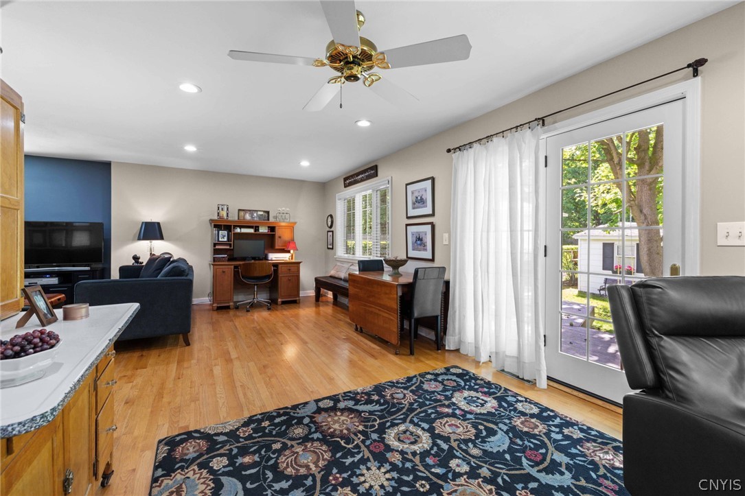 410 Meadow Road Geddes, NY 13219 - Photo 19 of 50 Family room or this could be a great area for a kitchen table.