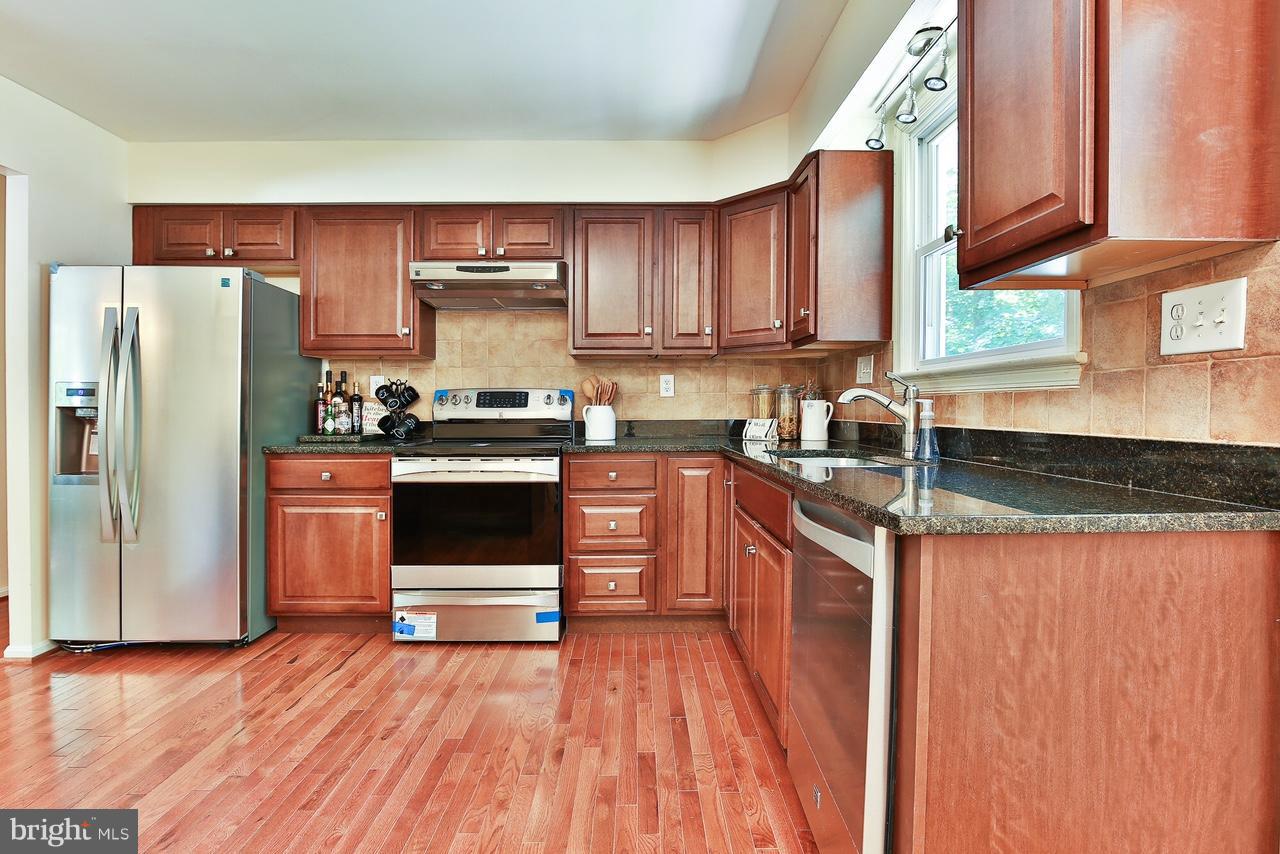 7905 Colonial Lane Clinton, MD 20735 - Photo 10 of 23 Kitchen