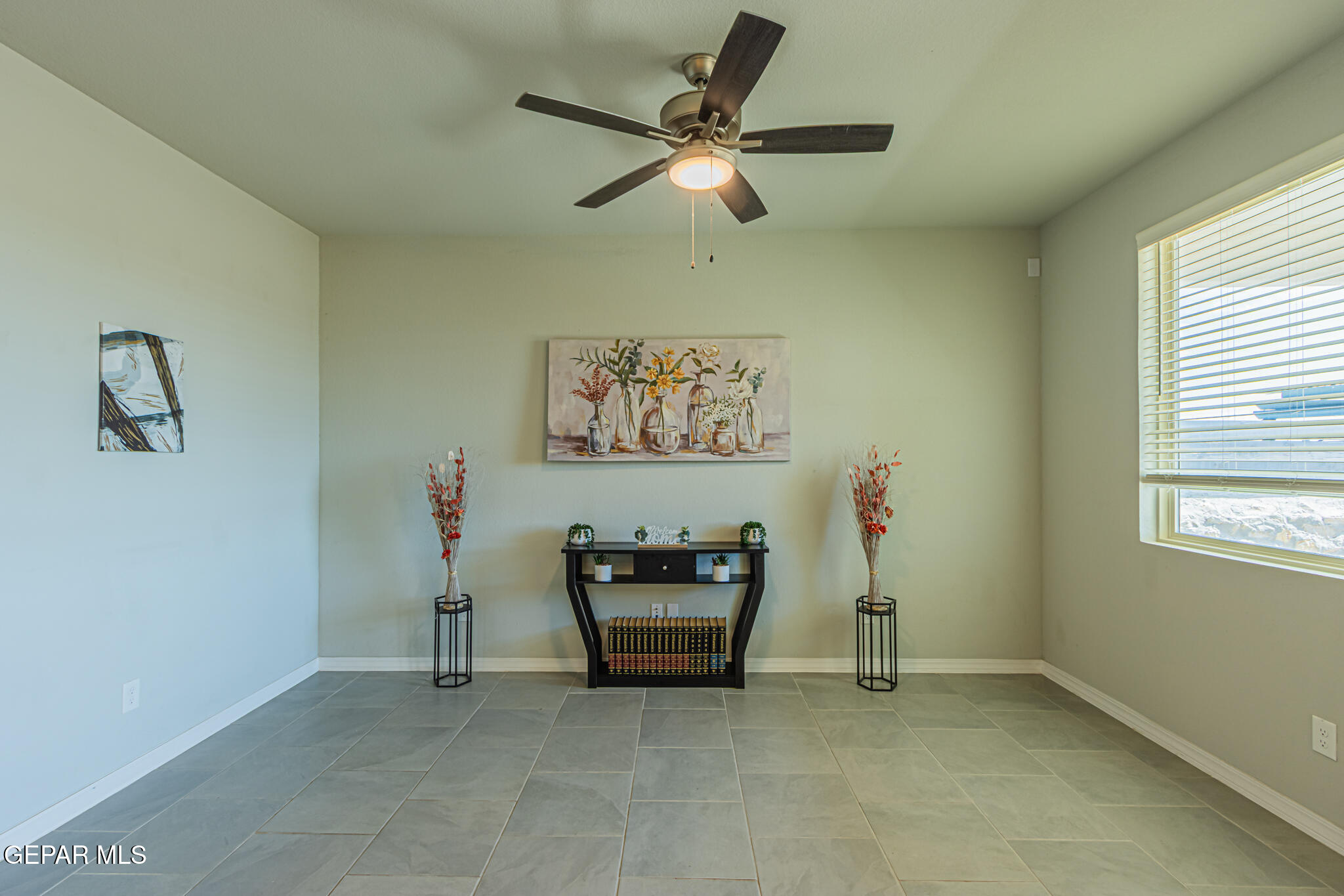 1632 Sam Dominguez El Paso, TX 79928 - Photo 5 of 34 Living room