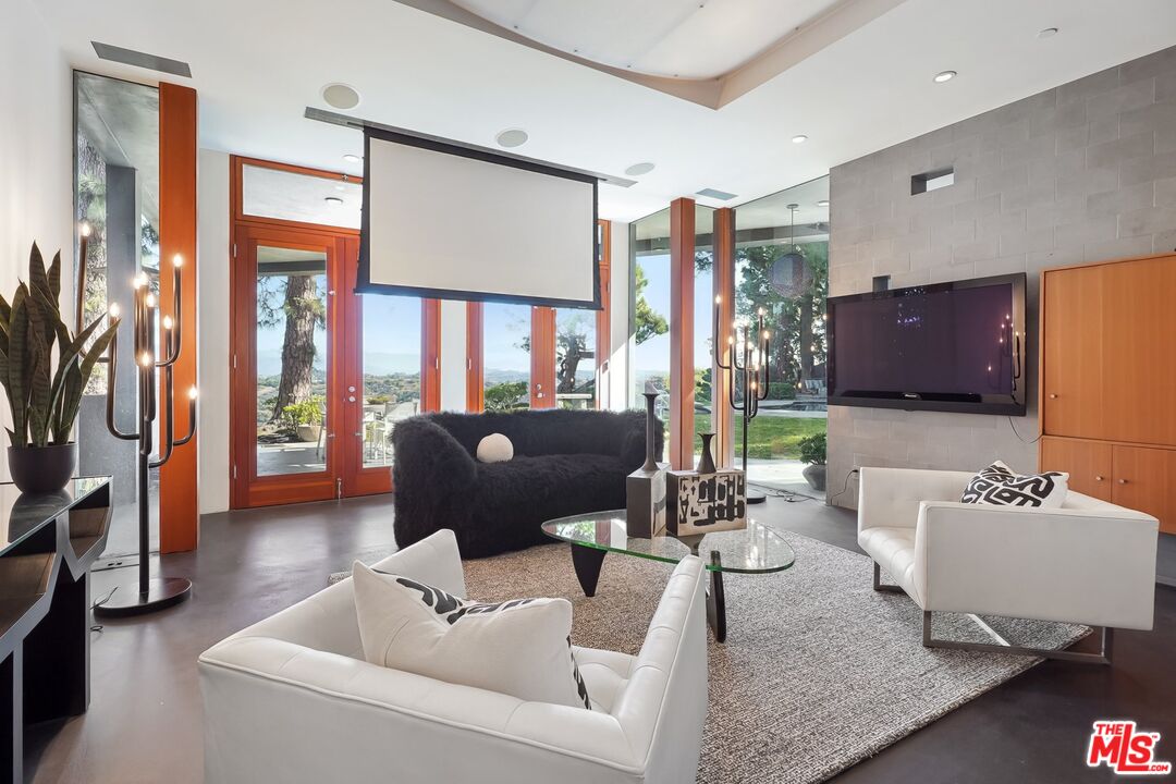 2238 Stradella Road Los Angeles, CA 90077 - Photo 14 of 75