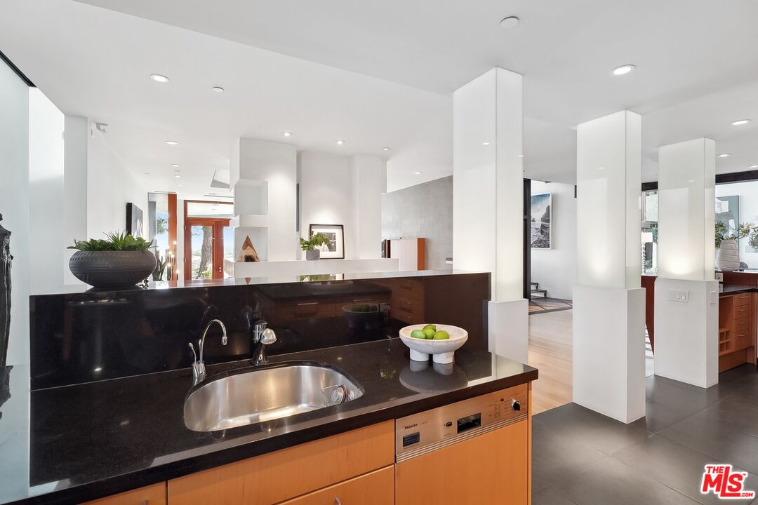 2238 Stradella Road Los Angeles, CA 90077 - Photo 17 of 75