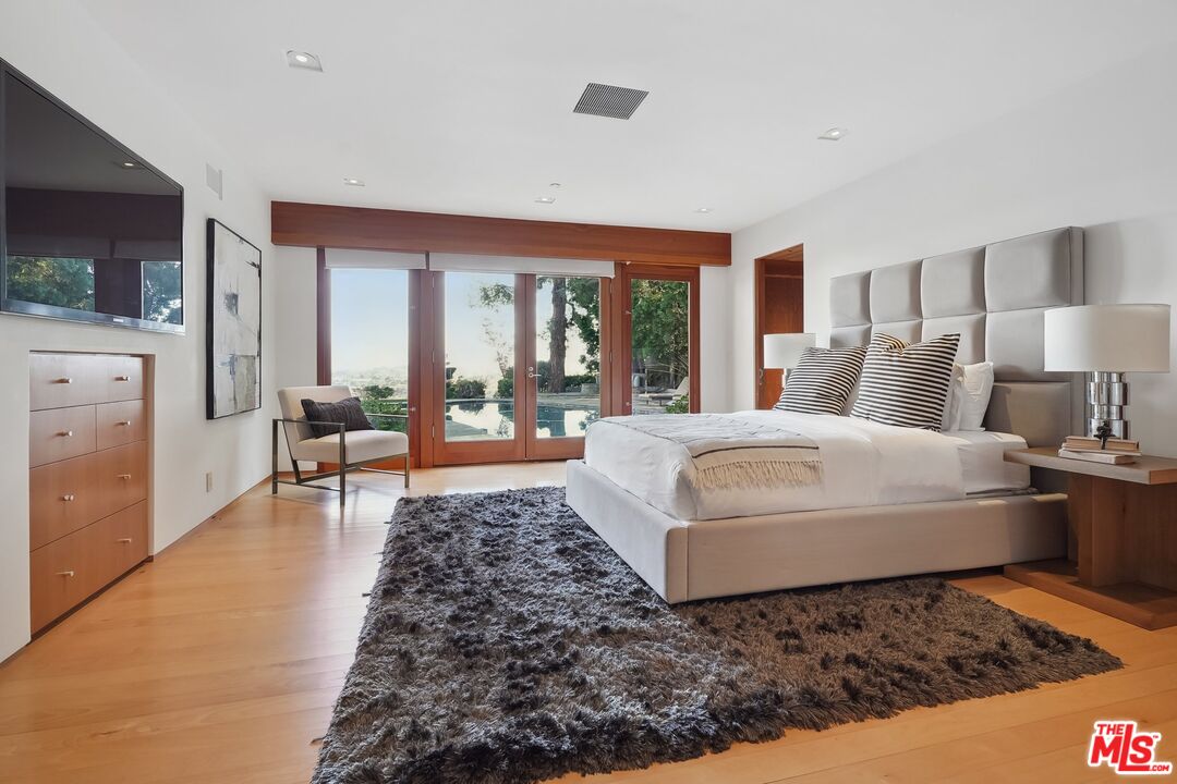 2238 Stradella Road Los Angeles, CA 90077 - Photo 25 of 75
