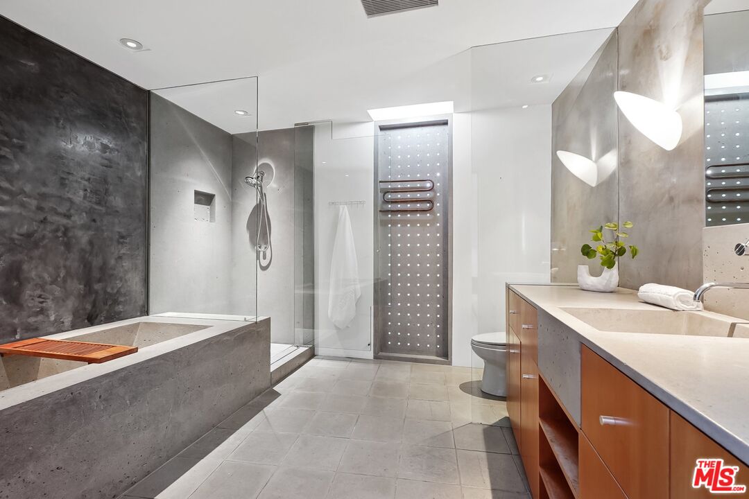 2238 Stradella Road Los Angeles, CA 90077 - Photo 27 of 75