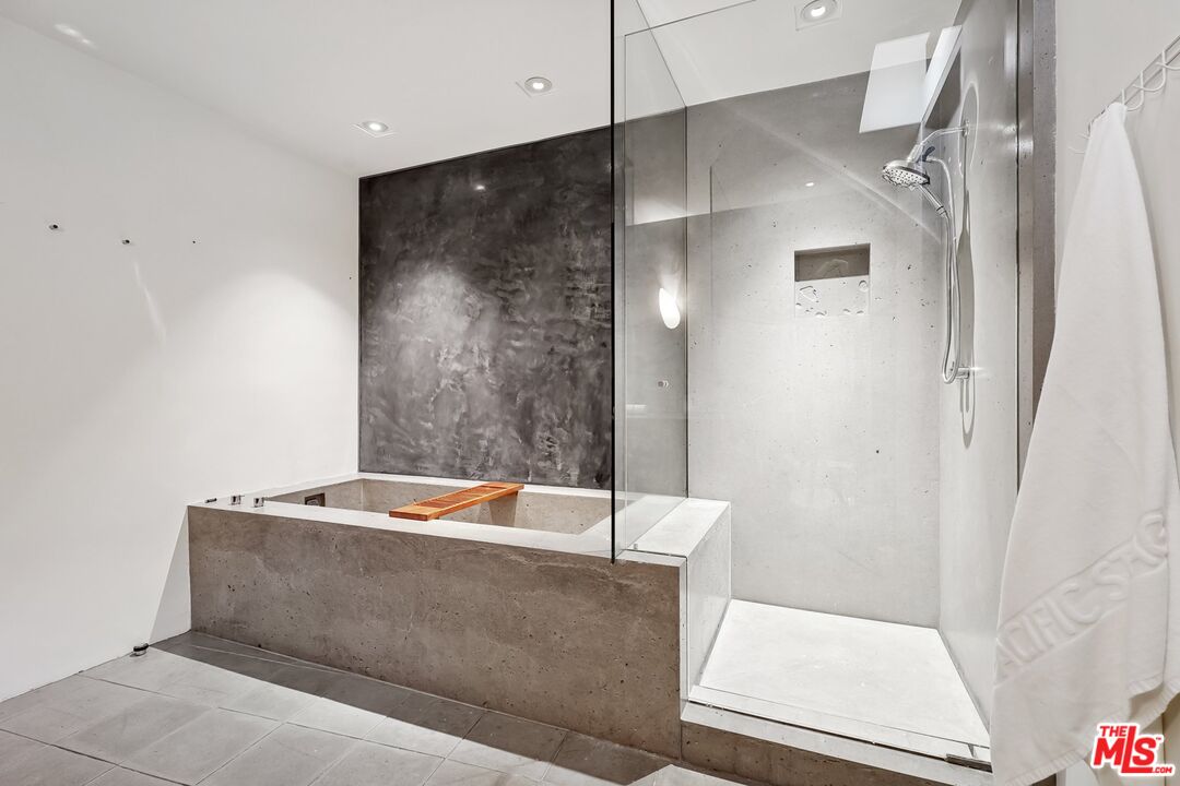 2238 Stradella Road Los Angeles, CA 90077 - Photo 28 of 75