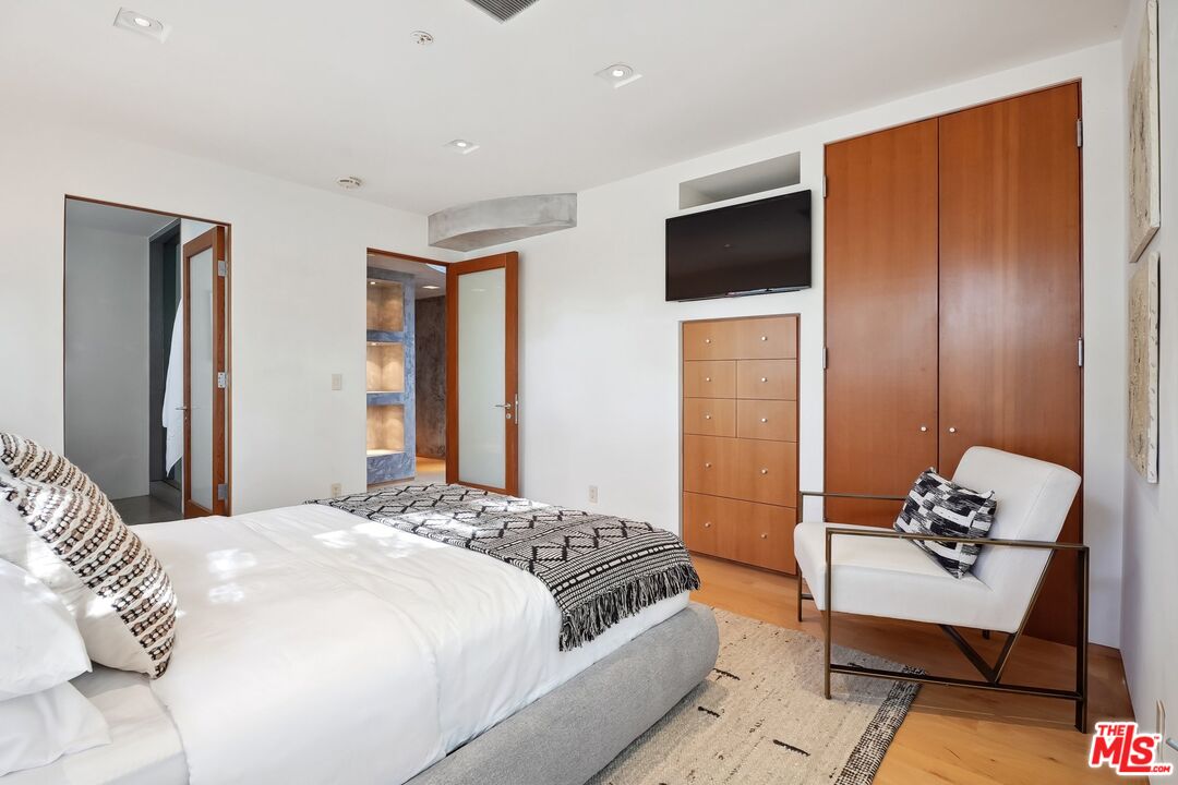 2238 Stradella Road Los Angeles, CA 90077 - Photo 31 of 75