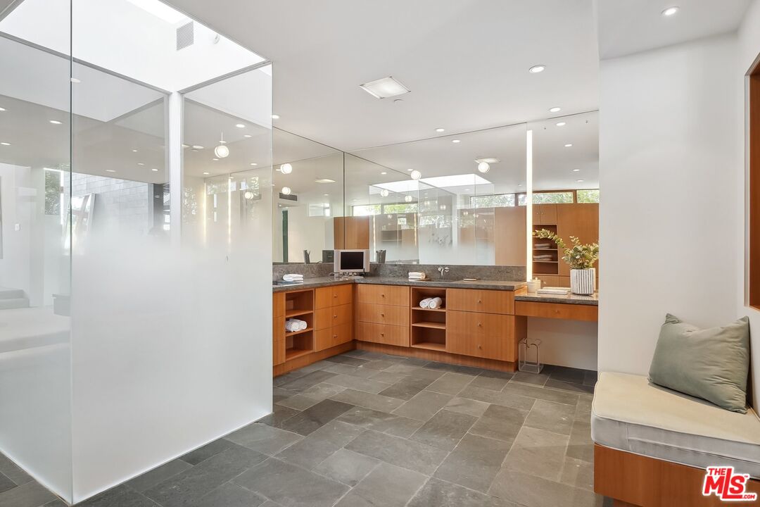 2238 Stradella Road Los Angeles, CA 90077 - Photo 44 of 75