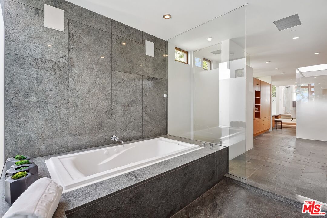 2238 Stradella Road Los Angeles, CA 90077 - Photo 46 of 75
