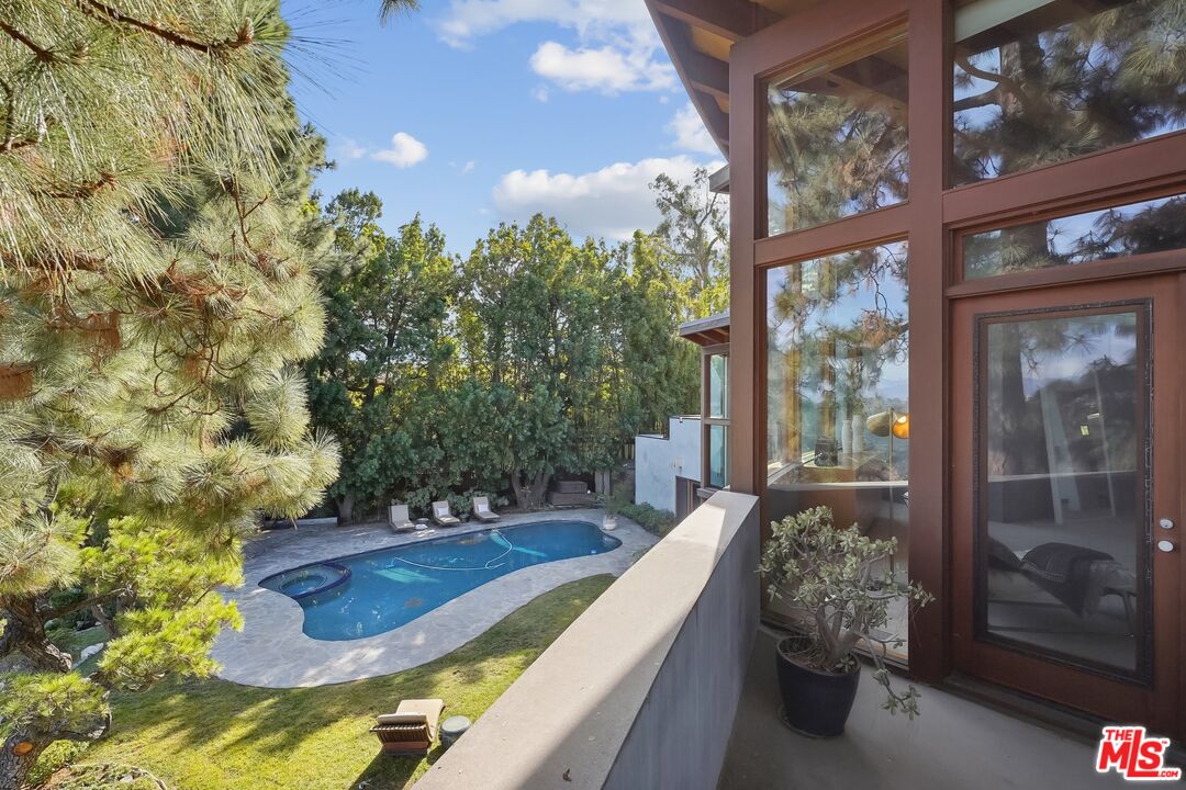 2238 Stradella Road Los Angeles, CA 90077 - Photo 70 of 75