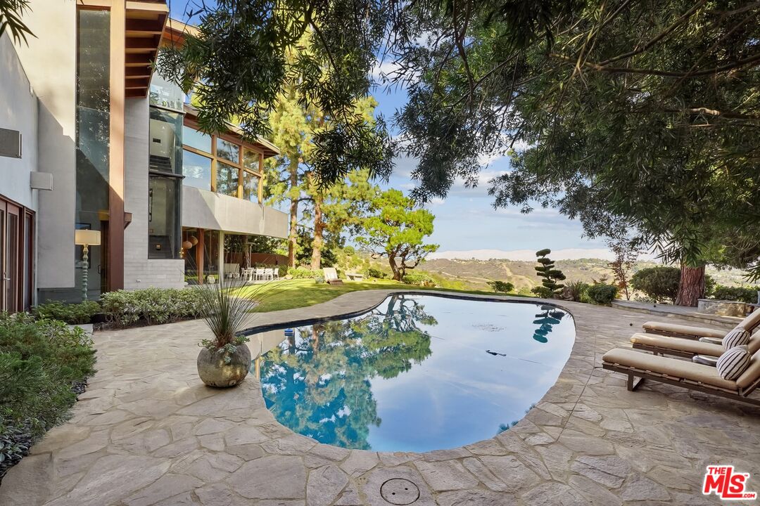 2238 Stradella Road Los Angeles, CA 90077 - Photo 72 of 75